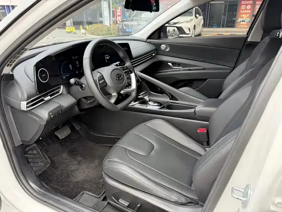 Hyundai Elantra 2022 usado 1.5L CVT LUX Premium Edition