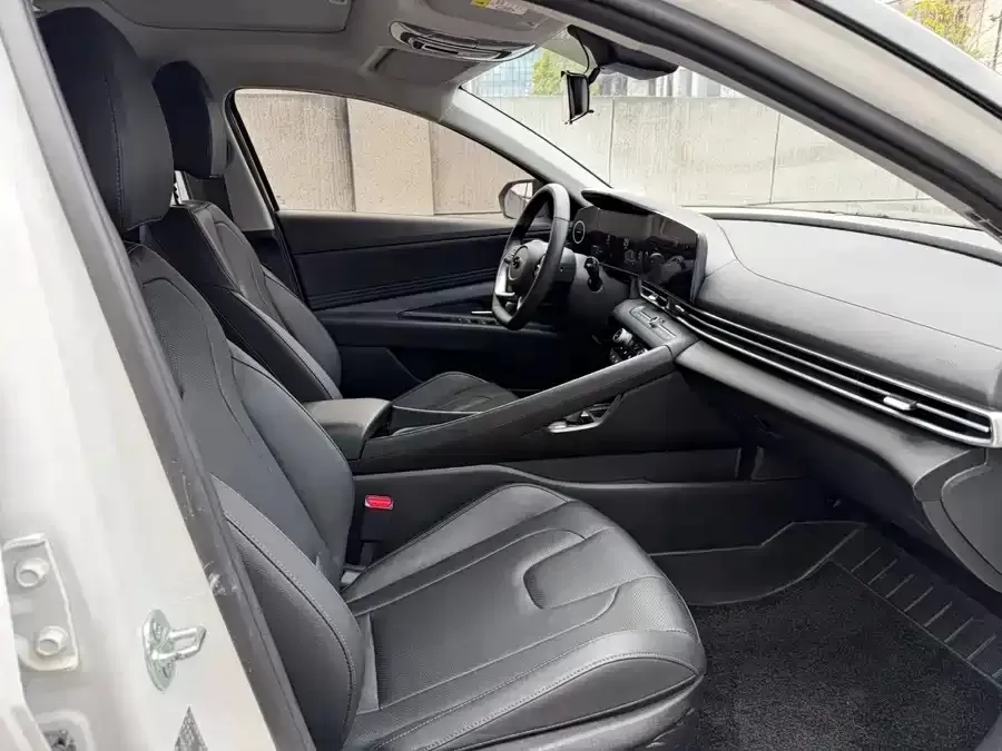 Hyundai Elantra 2022 usado 1.5L CVT LUX Premium Edition